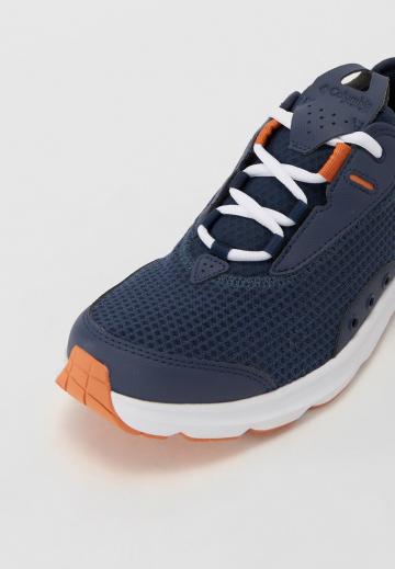 Походные кроссовки