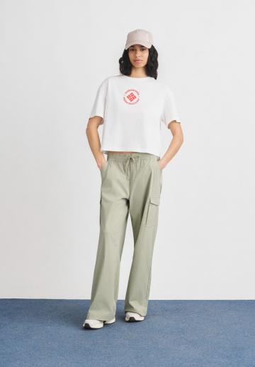 Брюки с накладными карманами