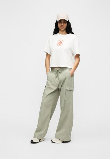 Брюки с накладными карманами