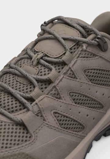 Походные кроссовки