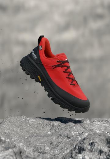 Походные кроссовки