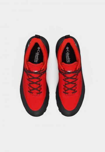 Походные кроссовки