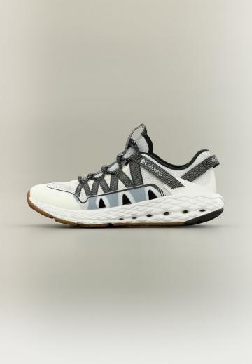 Походные кроссовки