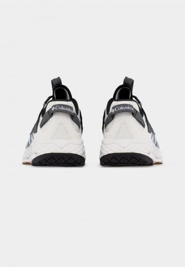 Походные кроссовки