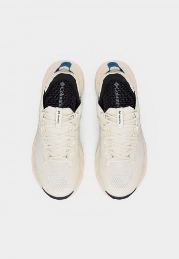 Походные кроссовки