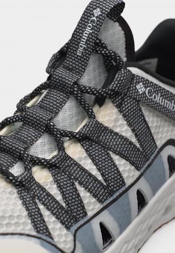 Походные кроссовки