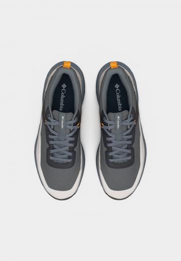 Походные кроссовки