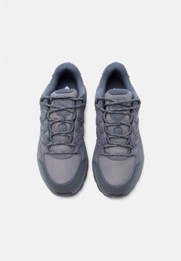 Походные кроссовки