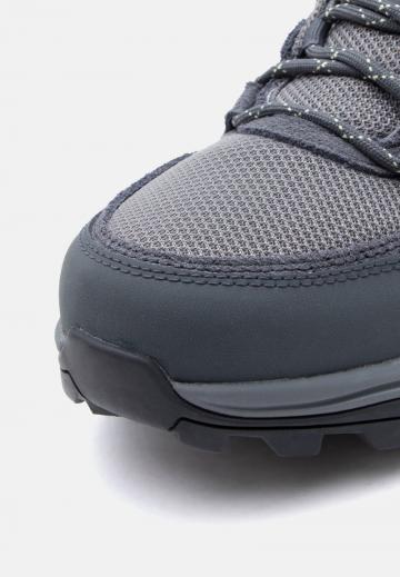 Походные кроссовки