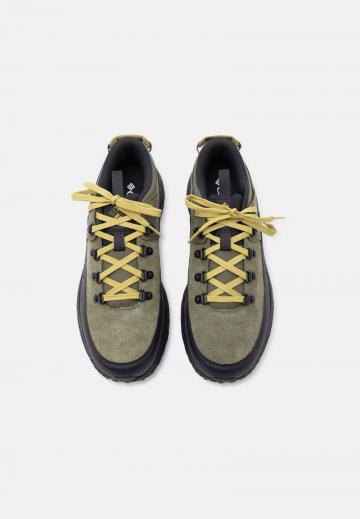 Походные кроссовки