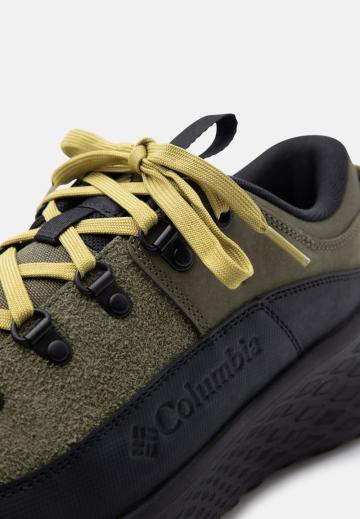 Походные кроссовки