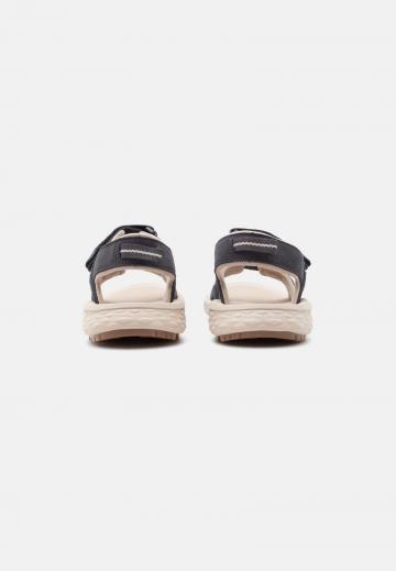 Спортивные сандалии