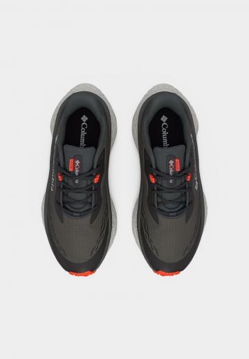 Походные кроссовки