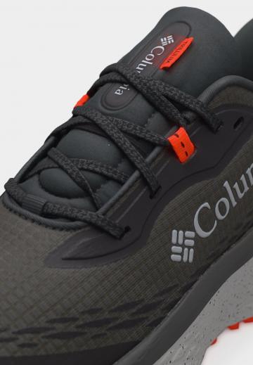 Походные кроссовки