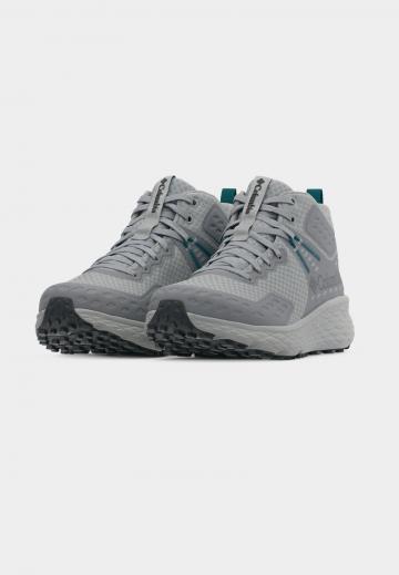 Походные кроссовки