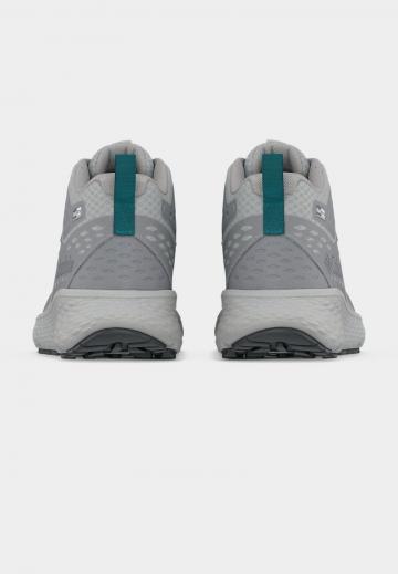 Походные кроссовки