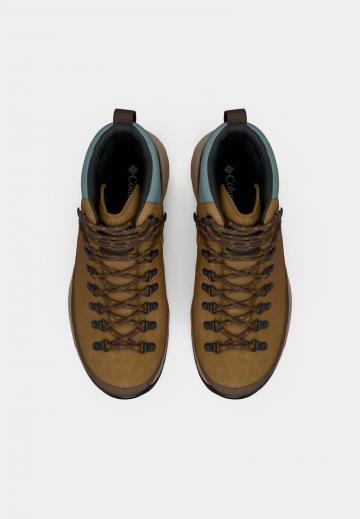 Походные кроссовки