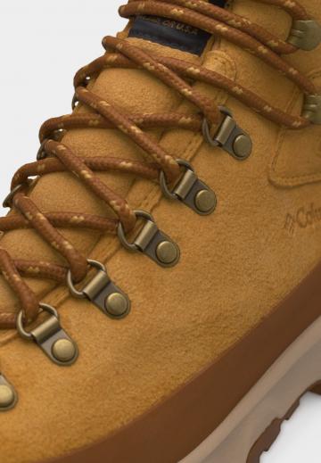 Походные ботинки