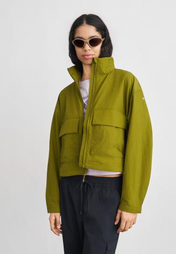 Куртка с накладнымит карманами