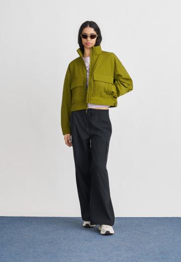 Куртка с накладнымит карманами