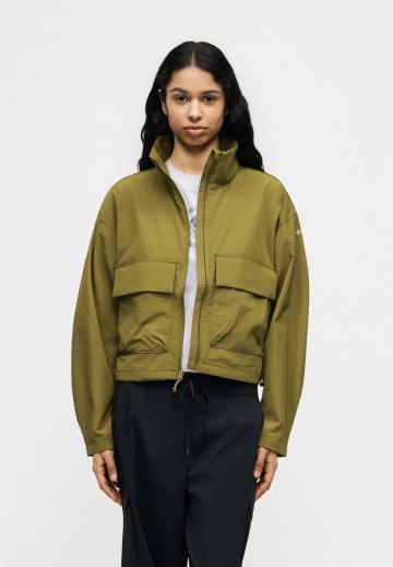 Куртка с накладнымит карманами