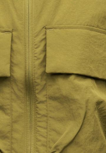 Куртка с накладнымит карманами