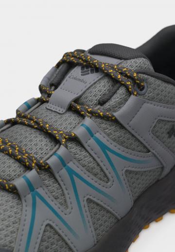 Походные кроссовки