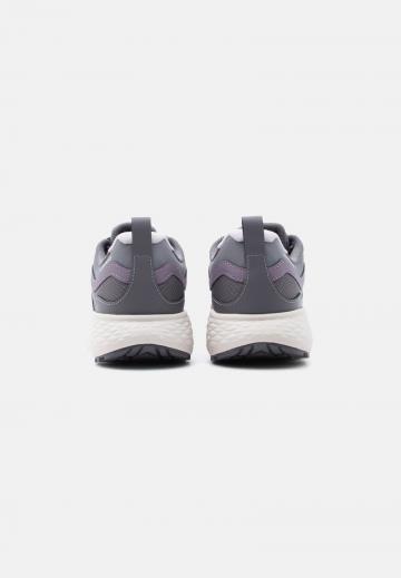 Походные ботинки