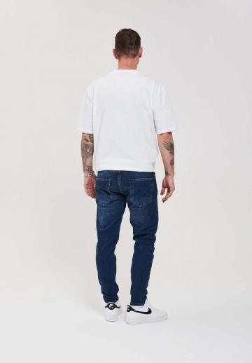 Узкие джинсы