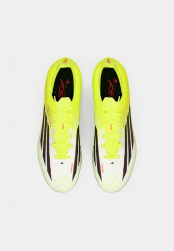 Футбольные бутсы