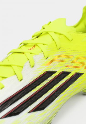 Футбольные бутсы