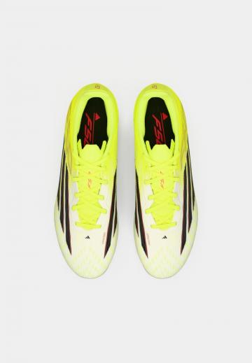 Футбольные бутсы