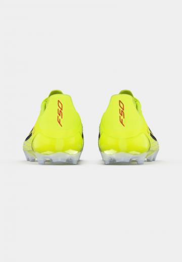 Футбольные бутсы