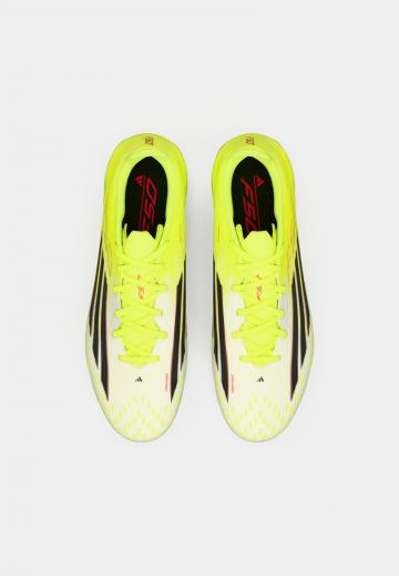 Футбольные бутсы