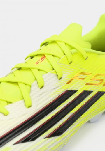 Футбольные бутсы