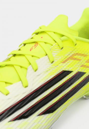 Футбольные бутсы