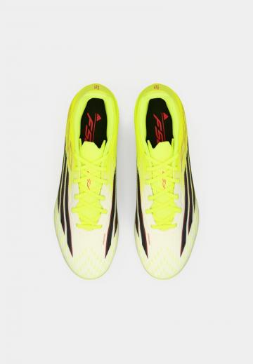 Футбольные бутсы