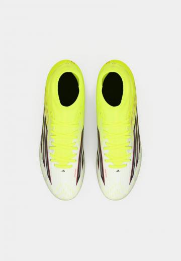 Футбольные бутсы