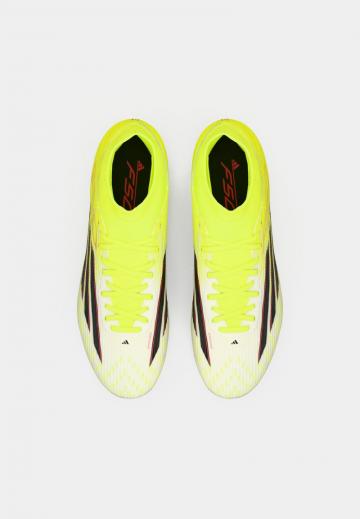 Футбольные бутсы