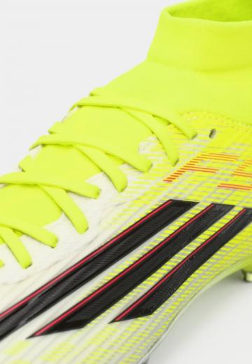 Футбольные бутсы