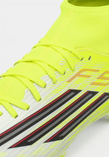 Футбольные бутсы