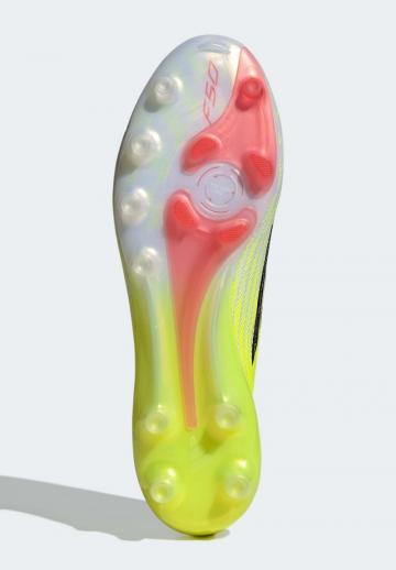 Футбольные бутсы