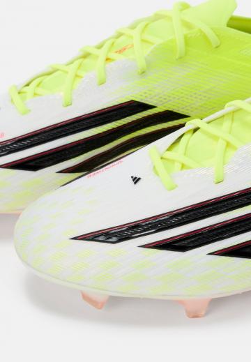 Футбольные бутсы