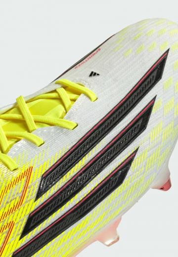 Футбольные бутсы