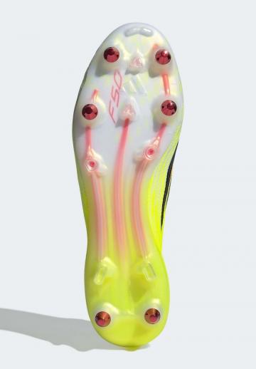 Футбольные бутсы