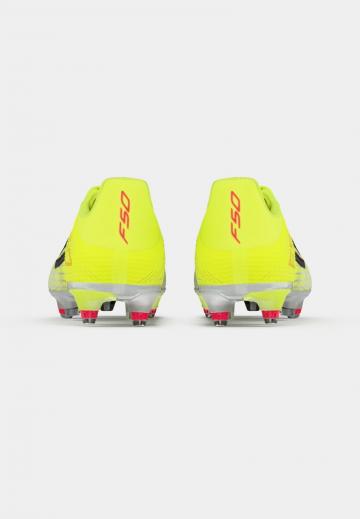 Футбольные бутсы