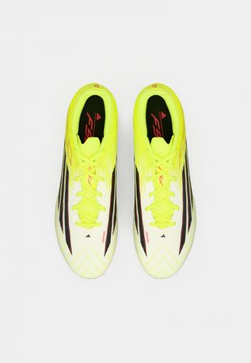 Футбольные бутсы