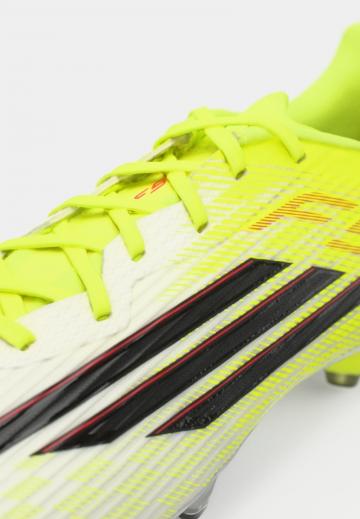 Футбольные бутсы