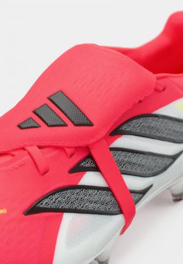 Футбольные бутсы