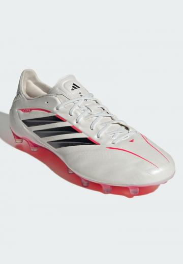 Футбольные бутсы